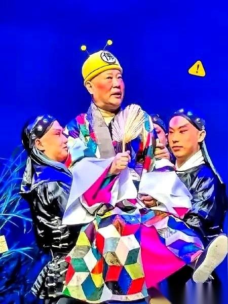 后背一阵发凉。我那当老师的哥们，今天被上头叫去问话了。就因为上课随口多扯了两