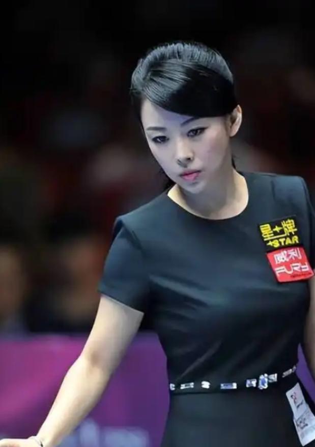 40岁身价8亿无人敢娶，曾公开了四条择偶标准，应征者却寥寥无几，有网友还吐槽说：