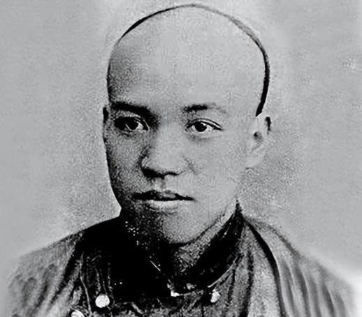 1926年，梁启超出现尿血的症状。他去看西医，西医说要做手术。他去看中医，中医说