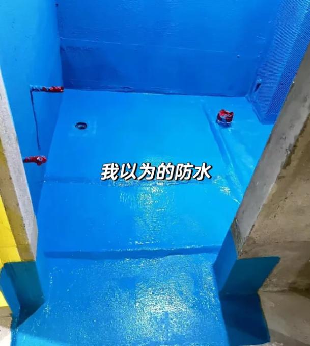 装浴缸的卫生间，墙面防水可不是随便刷刷就行的。记住一个核心原则：与浴缸相邻的墙面