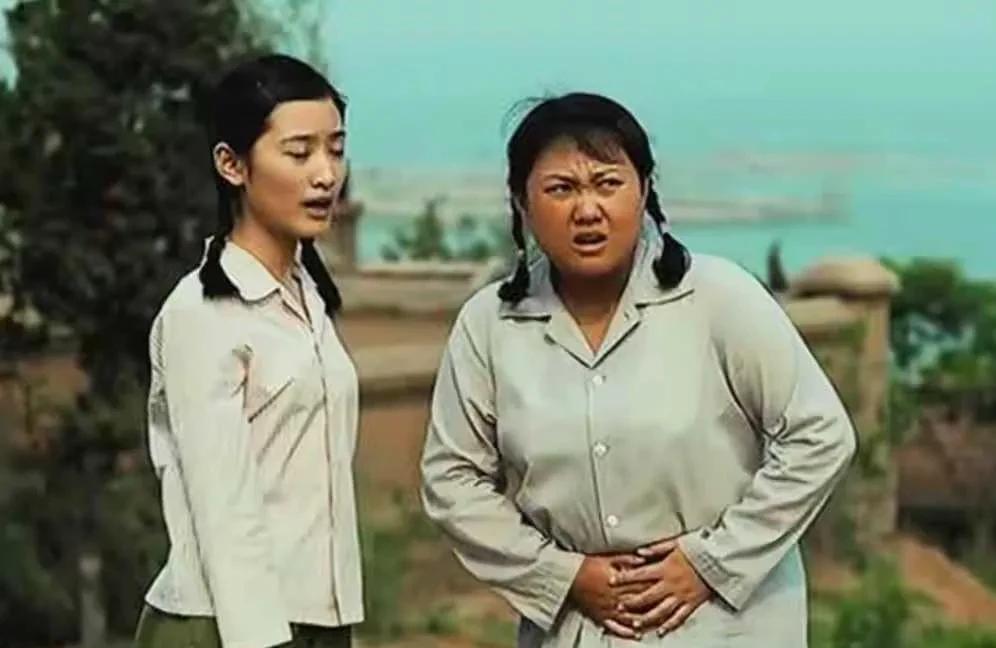江德福的穷亲戚真是和安杰家的亲戚形成了对比，江德福家的亲戚来江德福家真是又吃又喝