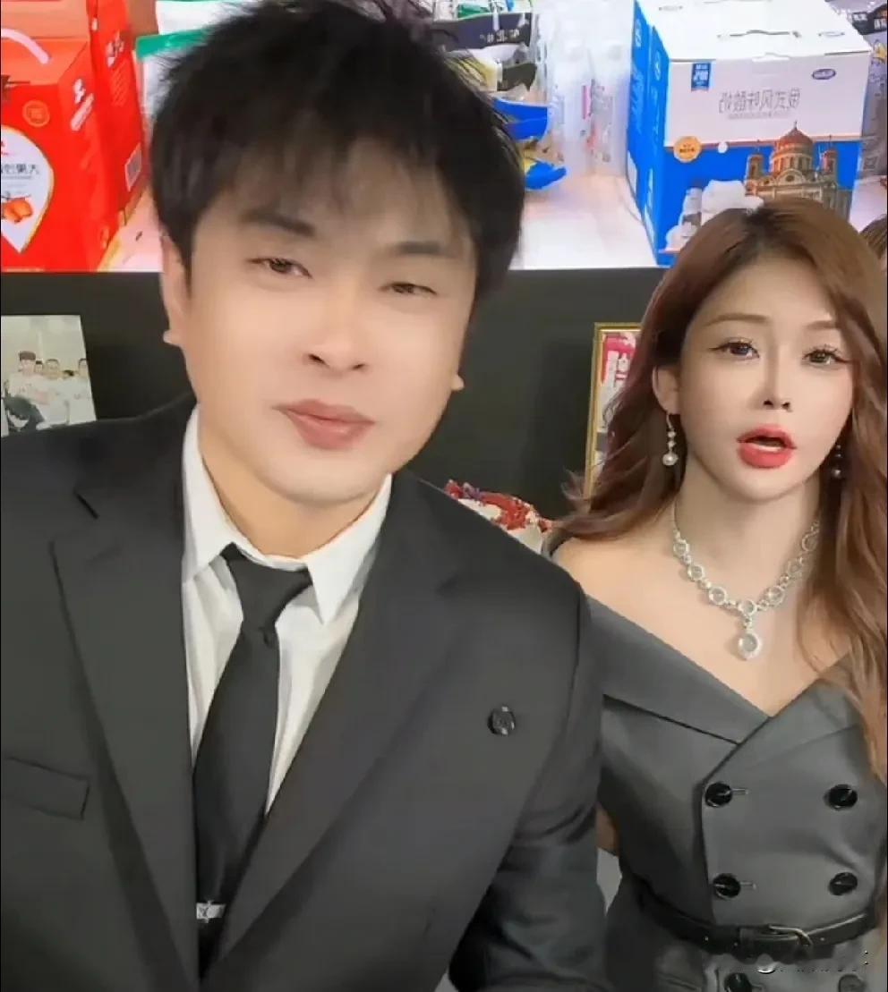 骚白讲述辛巴退出直播行业是急流勇退，大智慧！人气太高