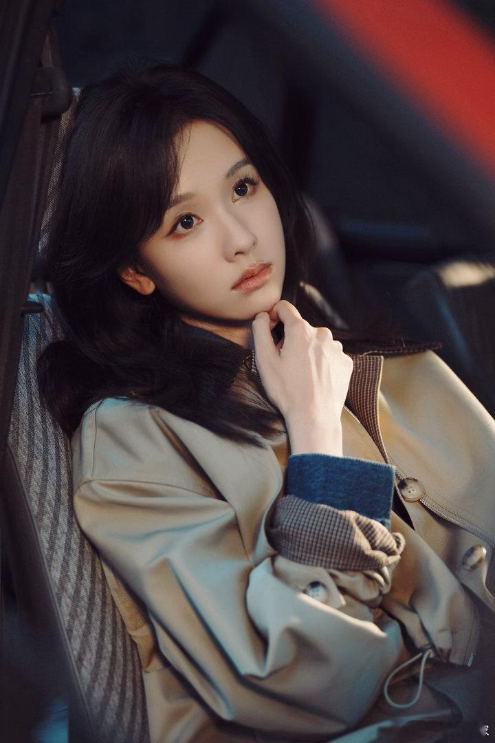 陈都灵现偶陈都灵现偶女主清冷氛围感天花板陈都灵，出演现偶自带独特文艺滤镜，穿搭简