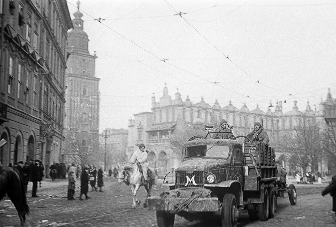 离了美国车还真没法打仗（续）——1945年，波兰，克拉科夫。苏军乌克兰第1