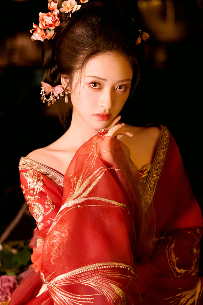 沈月下部古装剧速速安排上沈月权威的美貌沈月下部古装剧速速安排上，沈月权威的美