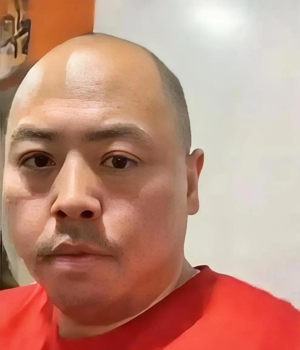 这个浙江广厦球迷出名了！掌打脚踢北京队工作人员，因为看个球进了派出所，只能说是太