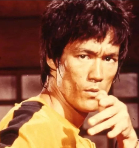 2006年，央视投入5000万拍《李小龙传奇》，可没想到，李小龙的扮演者迟迟找不