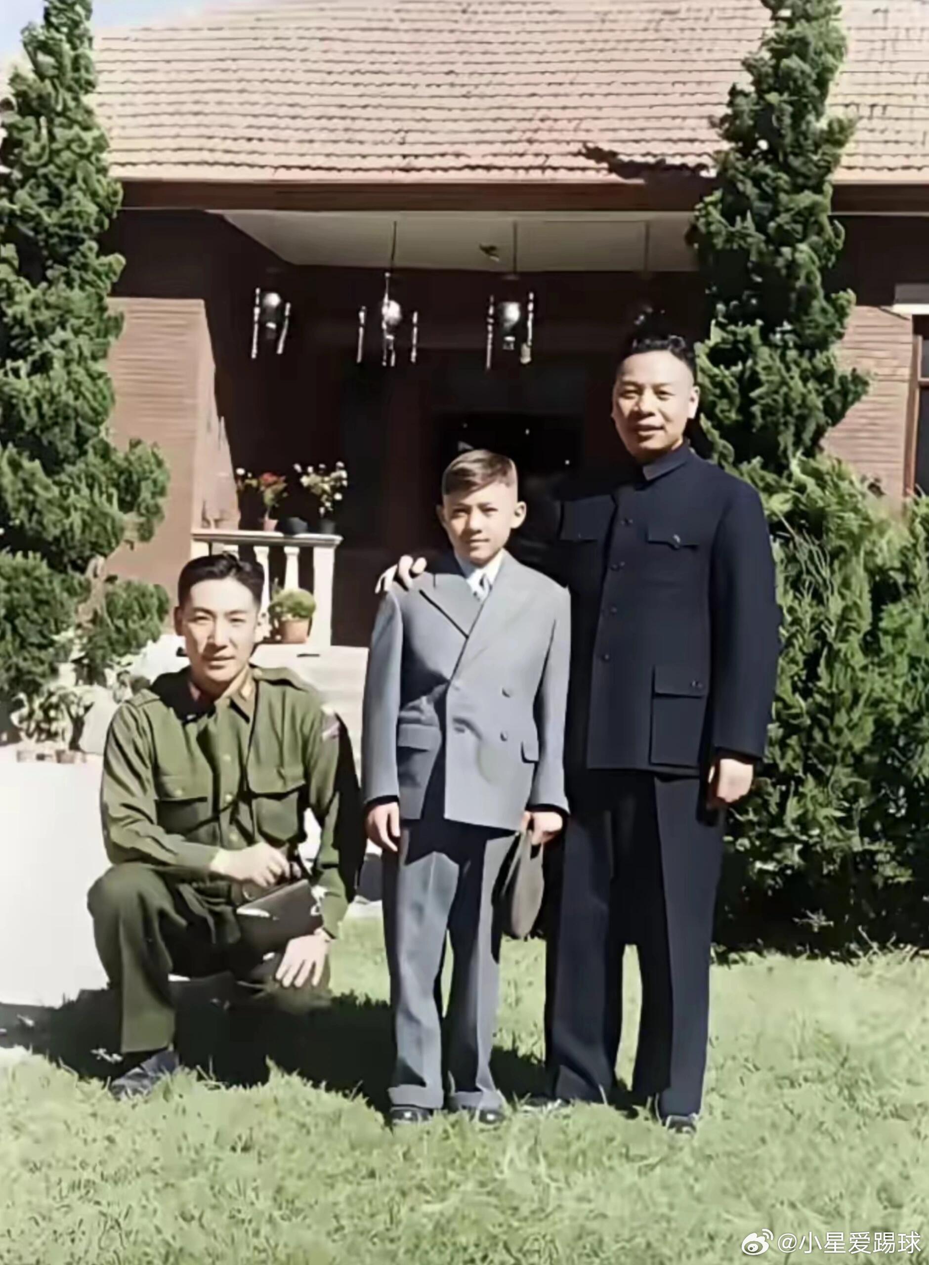 1946年夏，蒋经国、蒋纬国南京一张老照片！