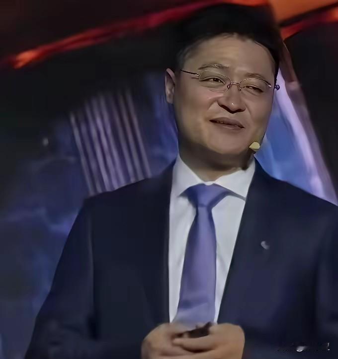 仅看这眼神，不是个善茬，满脸透露着一种阴气，这面相，尤其是这鼻子，确实和一般人不