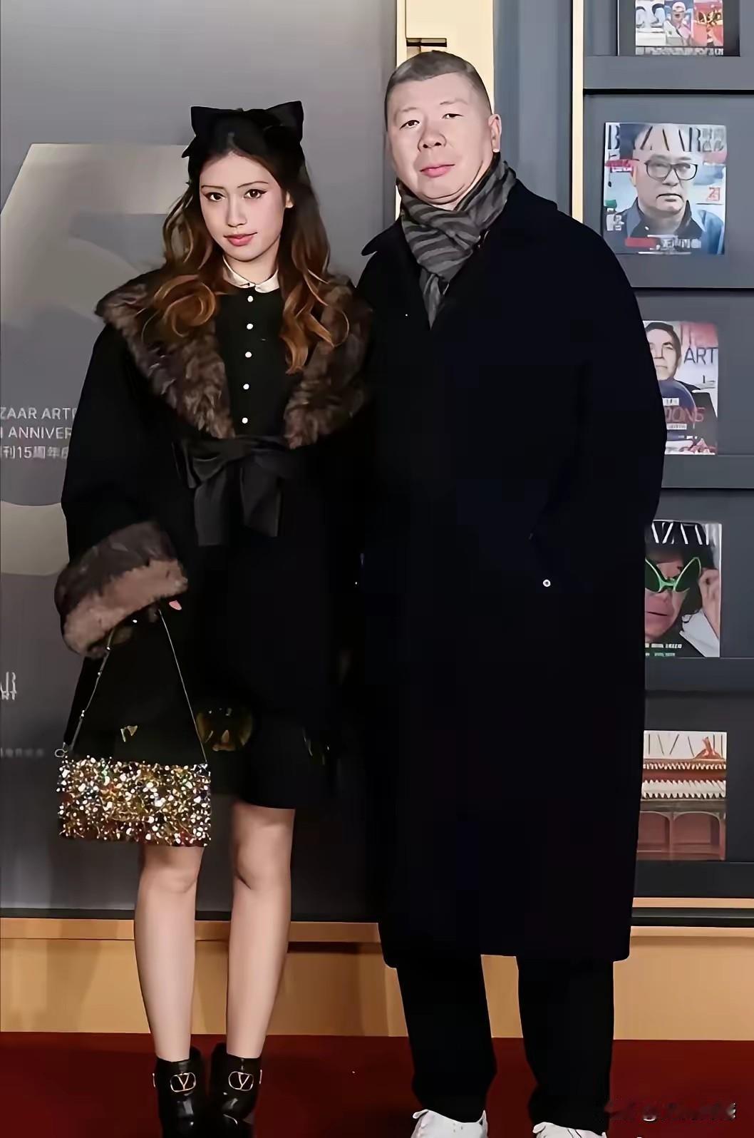 冯小刚的女儿，长的是非常漂亮的，但是有一点，她长得并不像冯小刚，现在才知道，据说