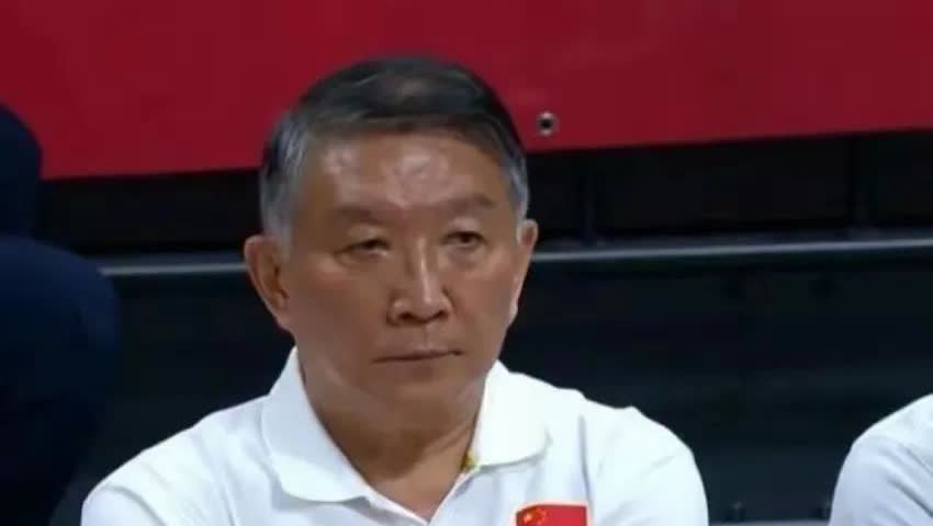 从李梦、王思雨的不甘看女篮主教练维亲事举！女篮亚洲杯惨败收场，作为上届亚