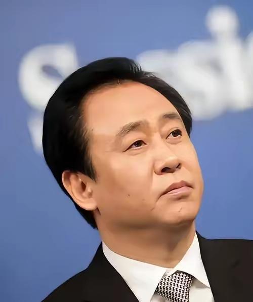 许家印在恒大大厦将倾的前夜，做的最后一笔大生意，不是卖楼，而是离婚。当所有人