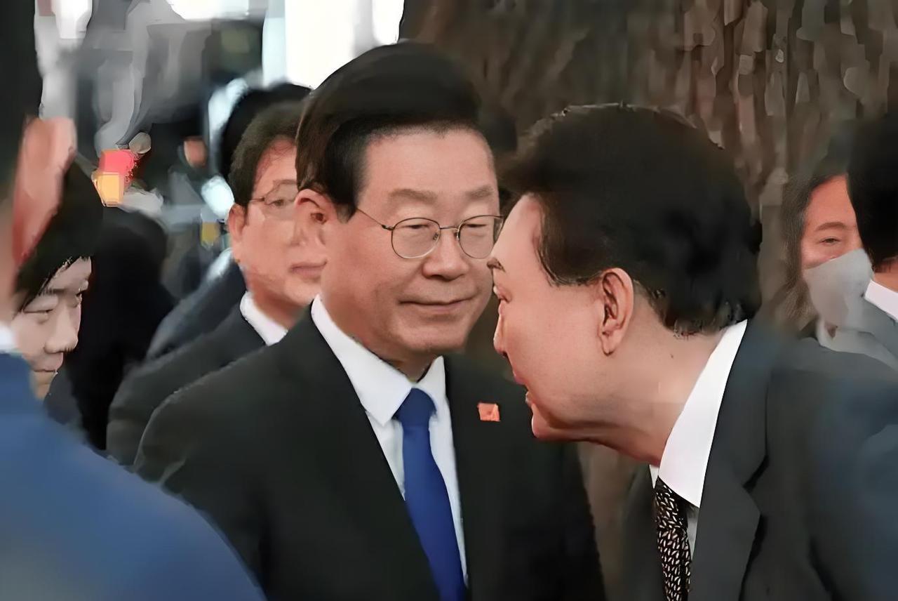 韩德洙宣布参选韩国总统，胜率有多大？第一、韩德洙是代总统，韩国总理，1949年