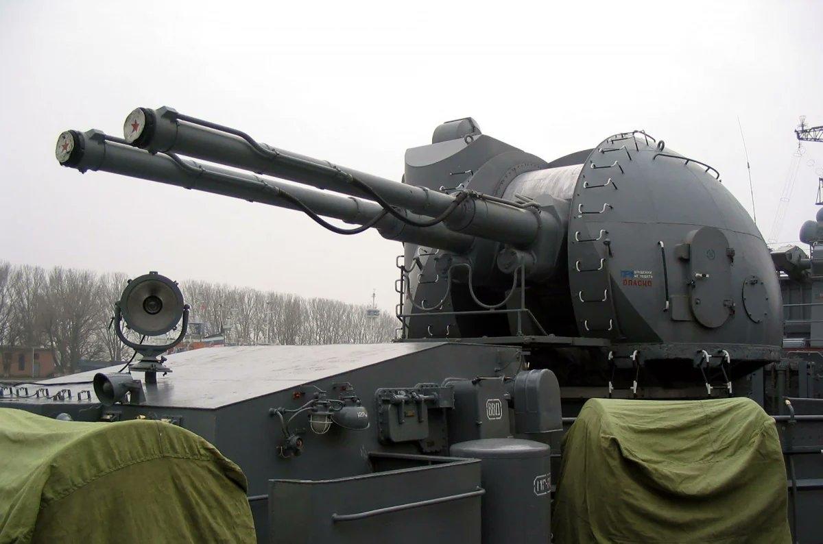 AK-130是现役最强大的舰炮系统之一。由苏联兵工厂设计局在1970年代开