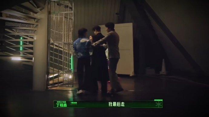 丁程鑫松弛不了一点丁程鑫手动给刘宇宁收腰丁程鑫松弛不了一点，丁程鑫手动给刘宇宁收