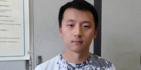 尹希是个狠人，中科大少年班的天才，13岁上大学，23岁拿哈佛博士，年纪轻轻就当上