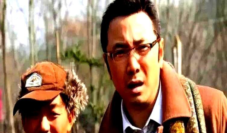 2015年，徐峥拍《港囧》，给王宝强开价五百万现金。王宝强摇头：我掏一千万