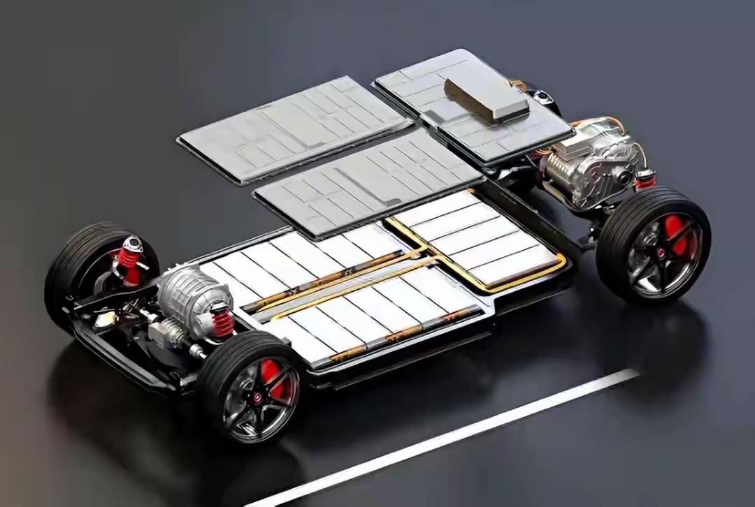 固态电池吹了这么多年，比亚迪总算交卷了。首席科学家廉玉波前几天亲口说的：20