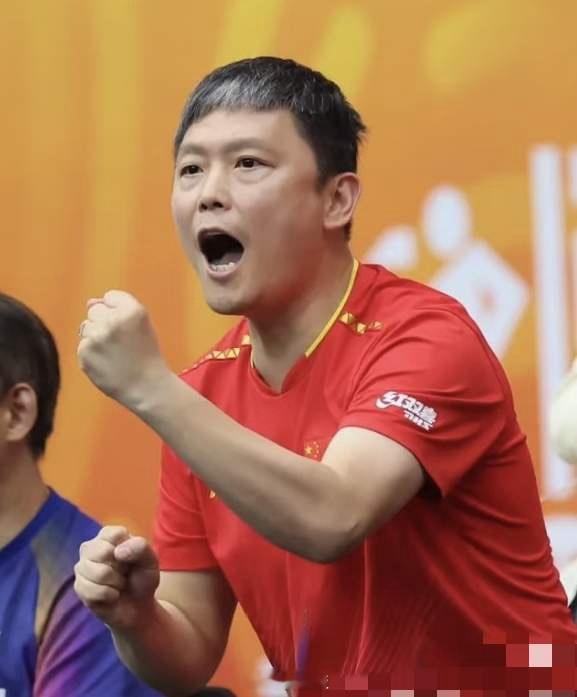 笑死我了！薛飞对阵张本智和，志强教练不停指导，但是他忘了张本智和听得懂中国话。不