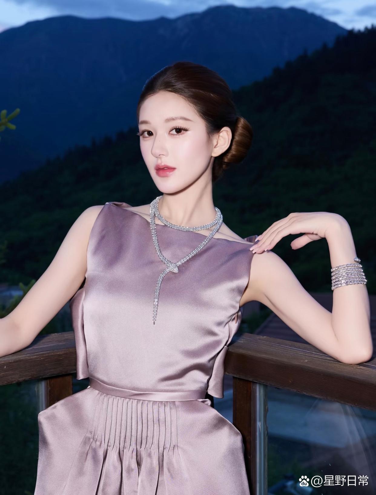 1.秦海璐和王新军在一起后变得像个孩子，在家里过着衣来伸手、饭来张口的日子，但