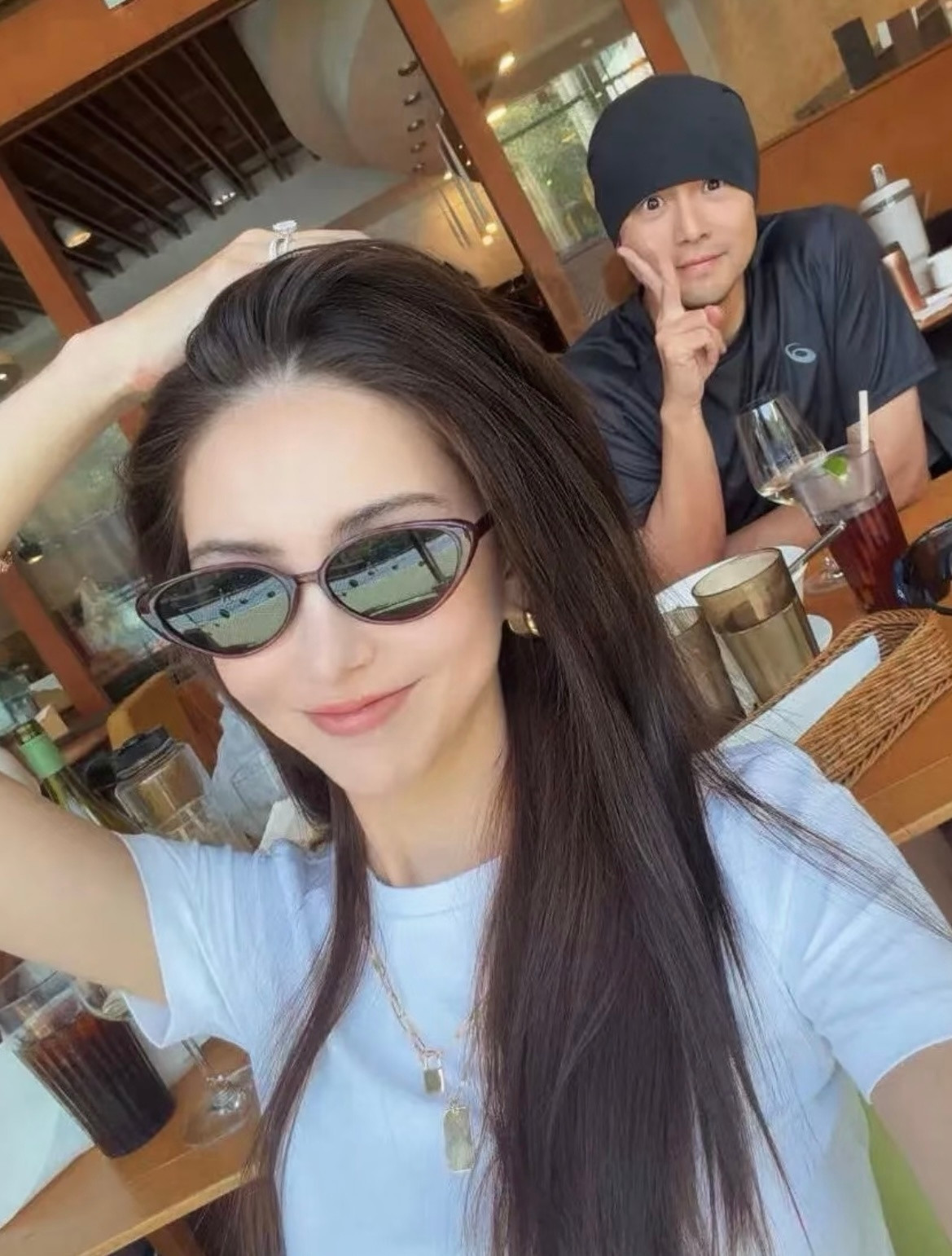 昆凌唯一站哥周杰伦昆凌和周杰伦就是生理性喜欢吧你们俩没一刻分开一直黏黏糊糊的周