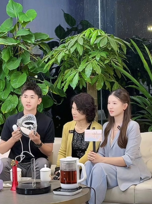我怀疑过孟羽童是嫌5k的工资少了，也怀疑过是她顶不住董明珠高压的管理，但