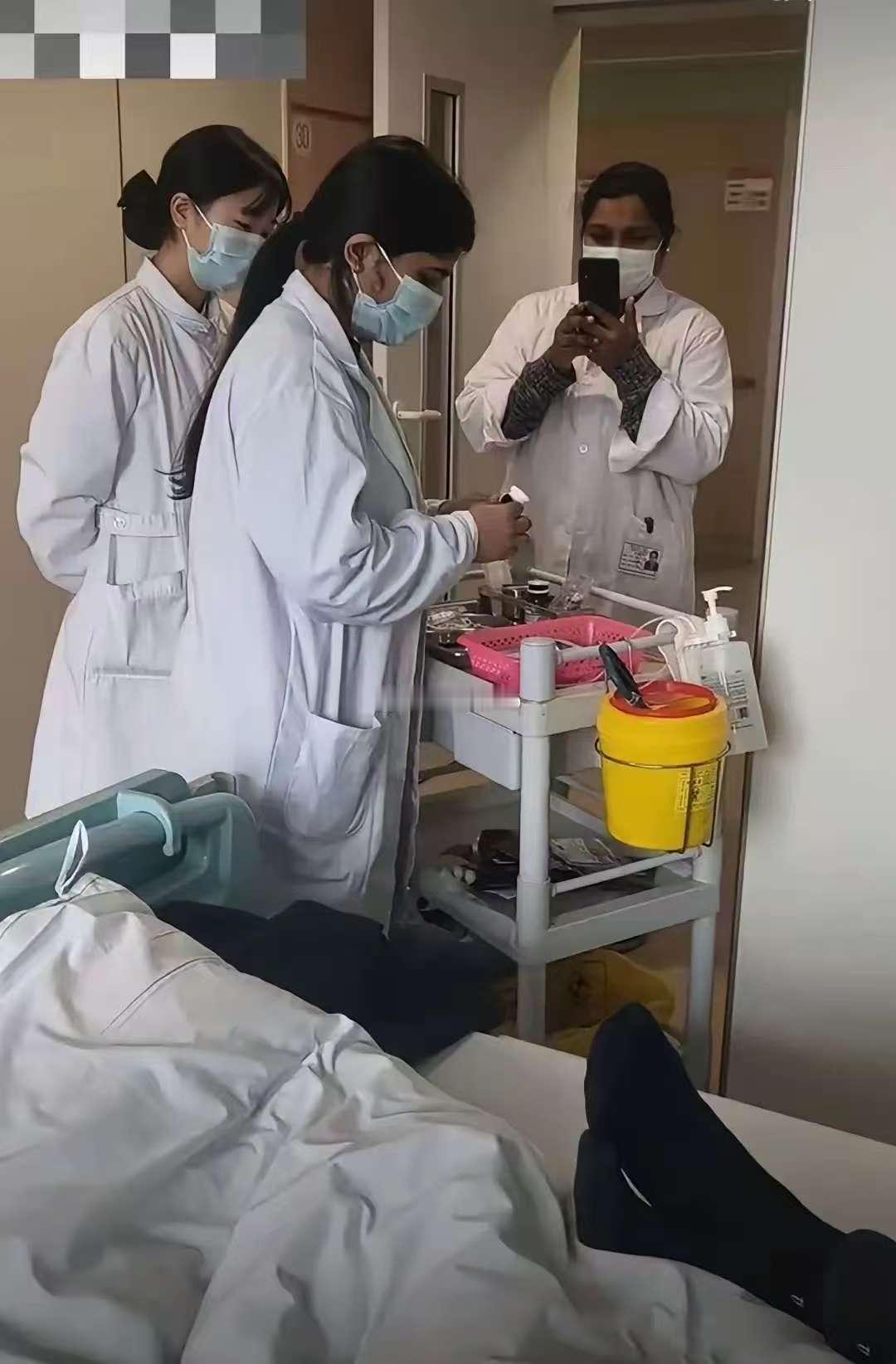 这句话我一直不敢说，怕说出来挨骂，就是在中国的大力培养下，首批印度学医的留