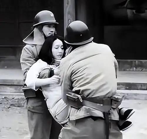 1939年锄奸程锡庚！抗日青年接下必杀令，实力悬殊怎么赢？程锡庚，绝非那种大字