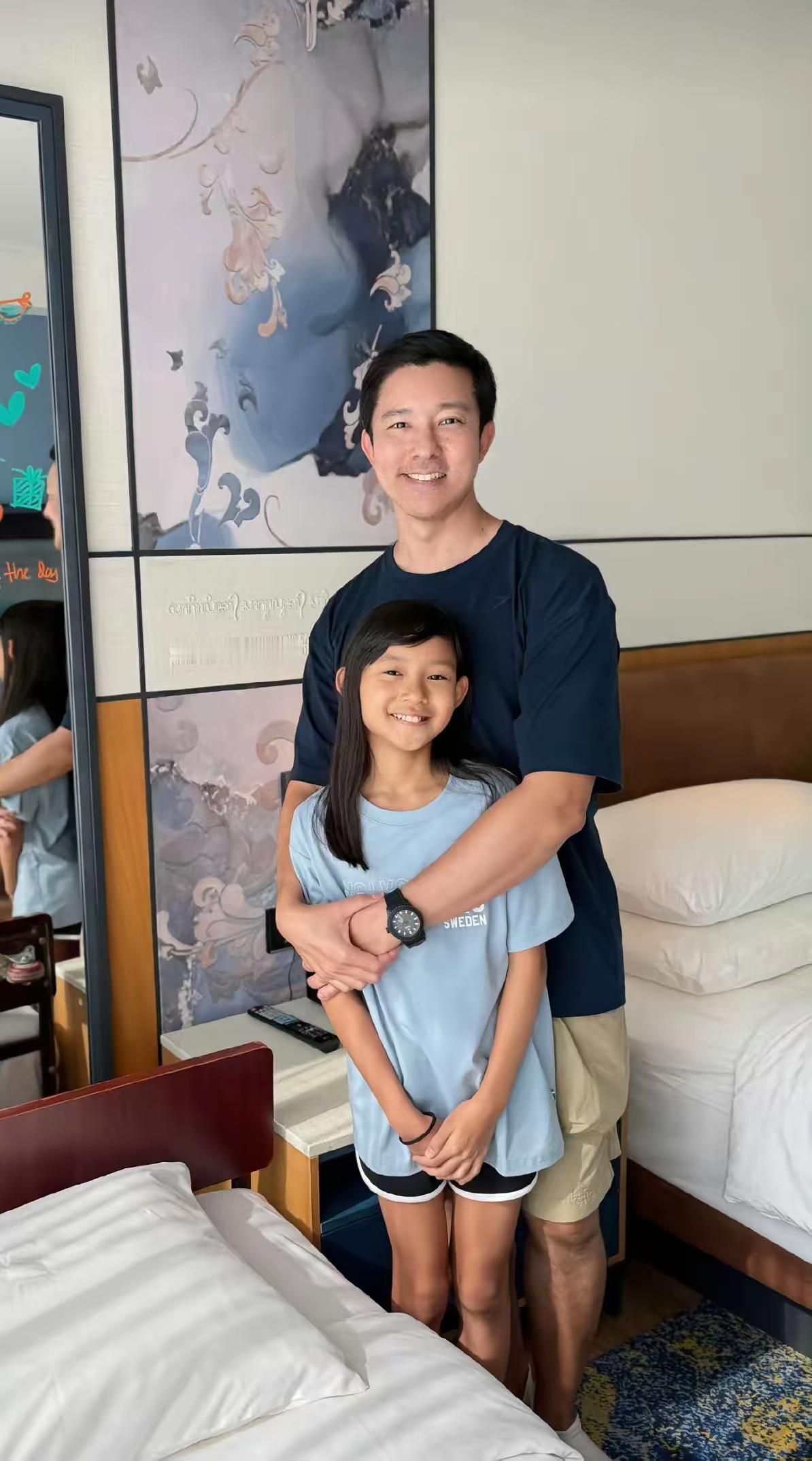 49岁的立威廉，一场病狠狠敲醒了所有硬撑的男人！确诊甲状腺癌后，他最怕的不是自己