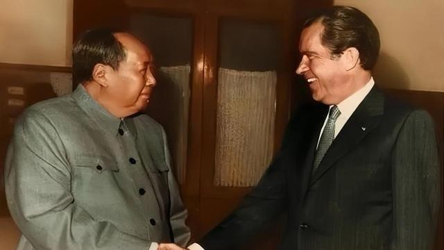 1972年，尼克松访华结束，临别时，突然和毛主席提了一个请求：想要一幅毛主席的墨