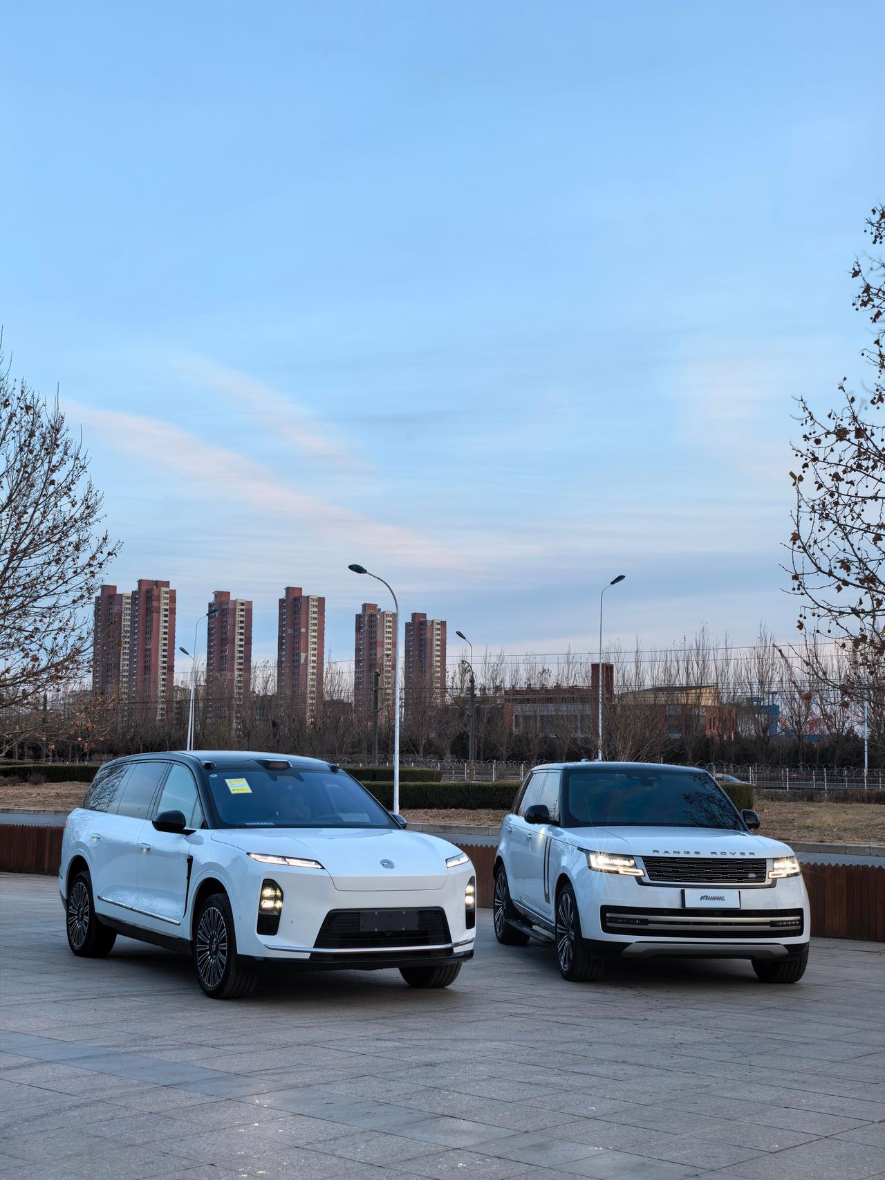 世纪同框，请选择你的座驾 要说开，我更喜欢开蔚来。但揽胜，说破天，也是无可替代