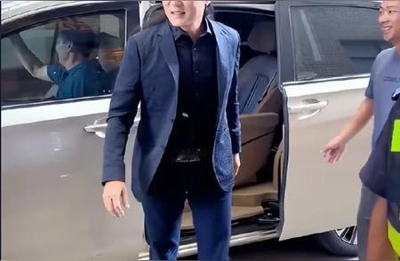 岁月“杀猪刀”下，昔日男神们还能再火一把不？“岁月这把杀猪刀啊，专挑帅哥美女下