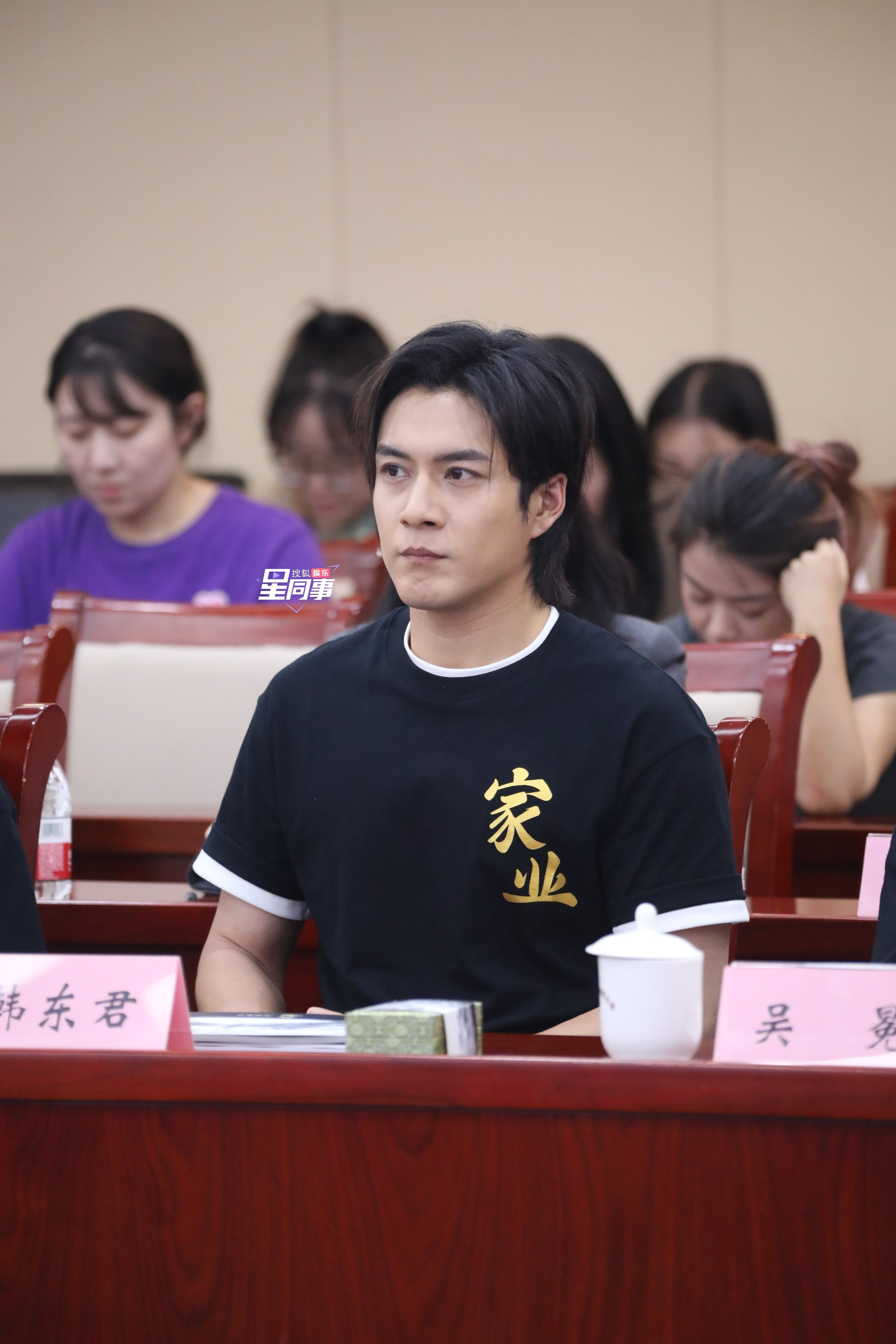 出席家业创作座谈会生图来咯！又见骆文谦