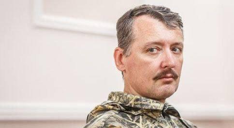 正在监狱里踩缝纫机的伊戈尔·吉尔金-斯特列尔科夫在狱中发表了一封信：“‘特别军
