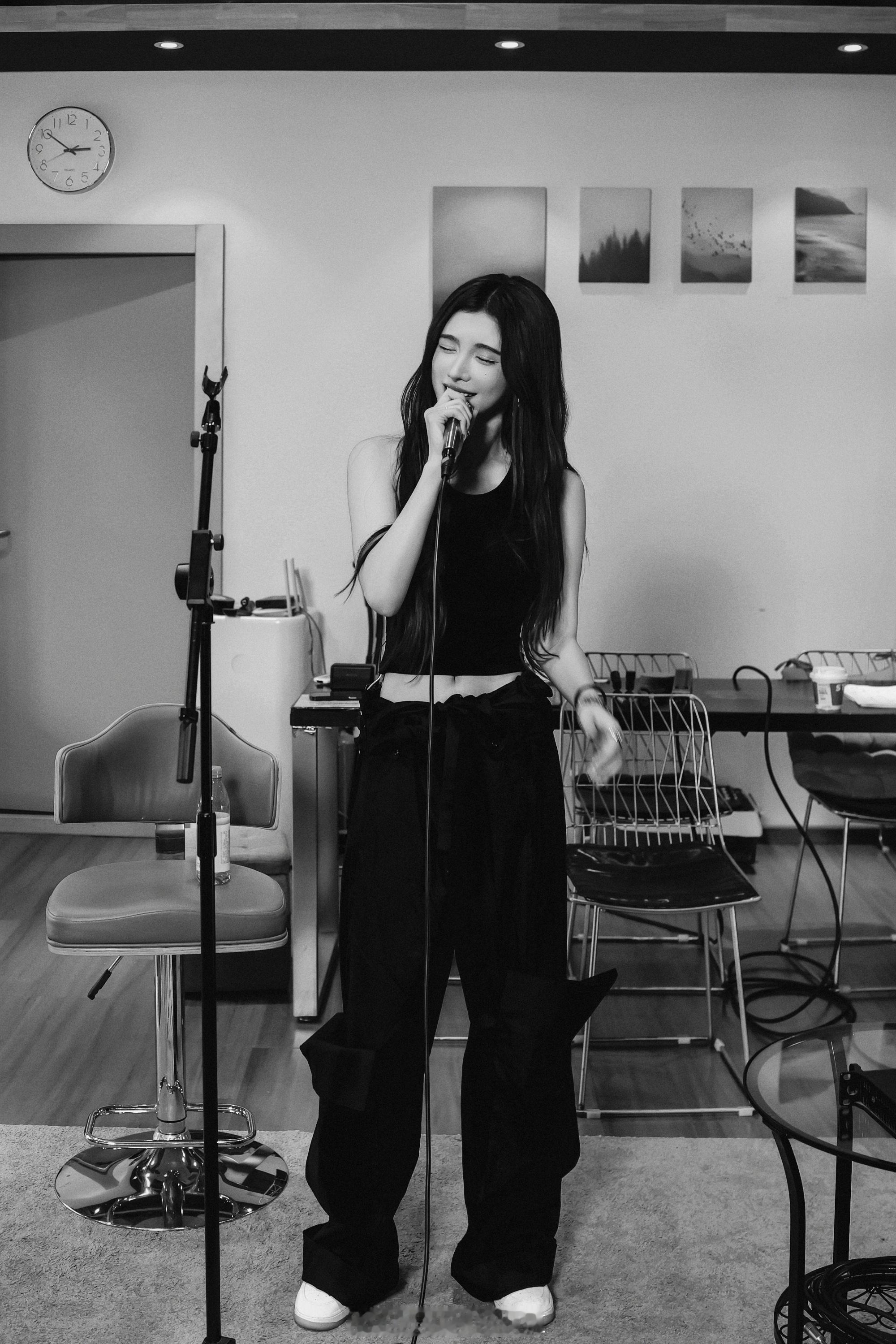 戴燕妮的移动电台有点酷酷的小姐姐​​​