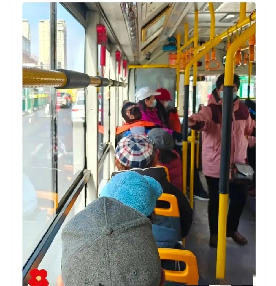 看着满街戴帽子的退休老人，再想想我60岁的大哥……60岁刚退休的大哥，以前