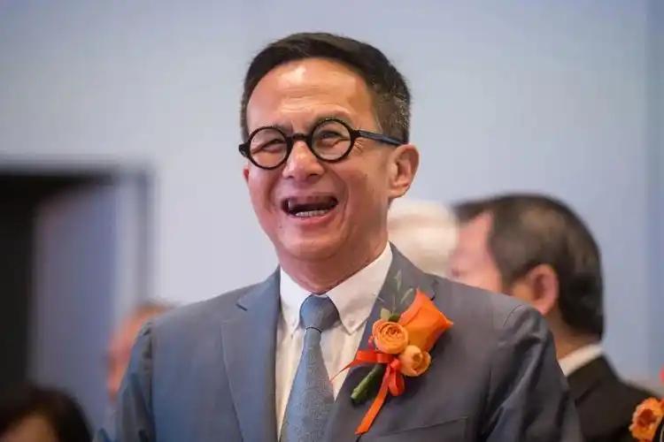 你敢信吗？二十多年前，香港差一点就成了亚洲的硅谷。要规划有规划，要钱有钱，要人有