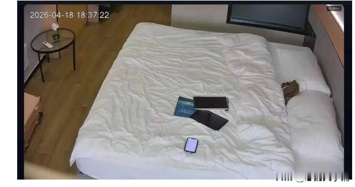 又有一民宿发现针孔摄像头，对着床位，拍下5名大学女生在室内的私密照片。据