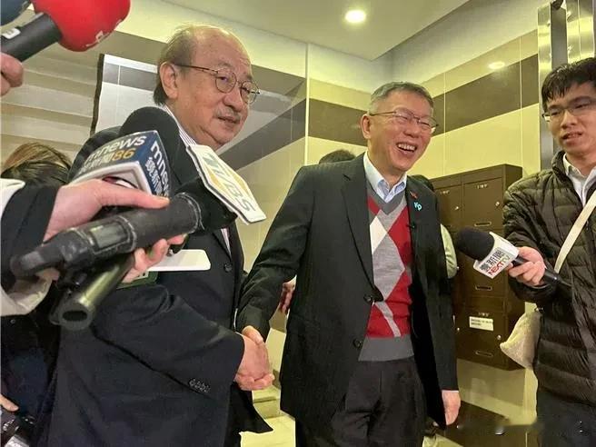 柯文哲动作频频参访民进党见柯建铭民众党前主席柯文哲2日上午前往民众党“立