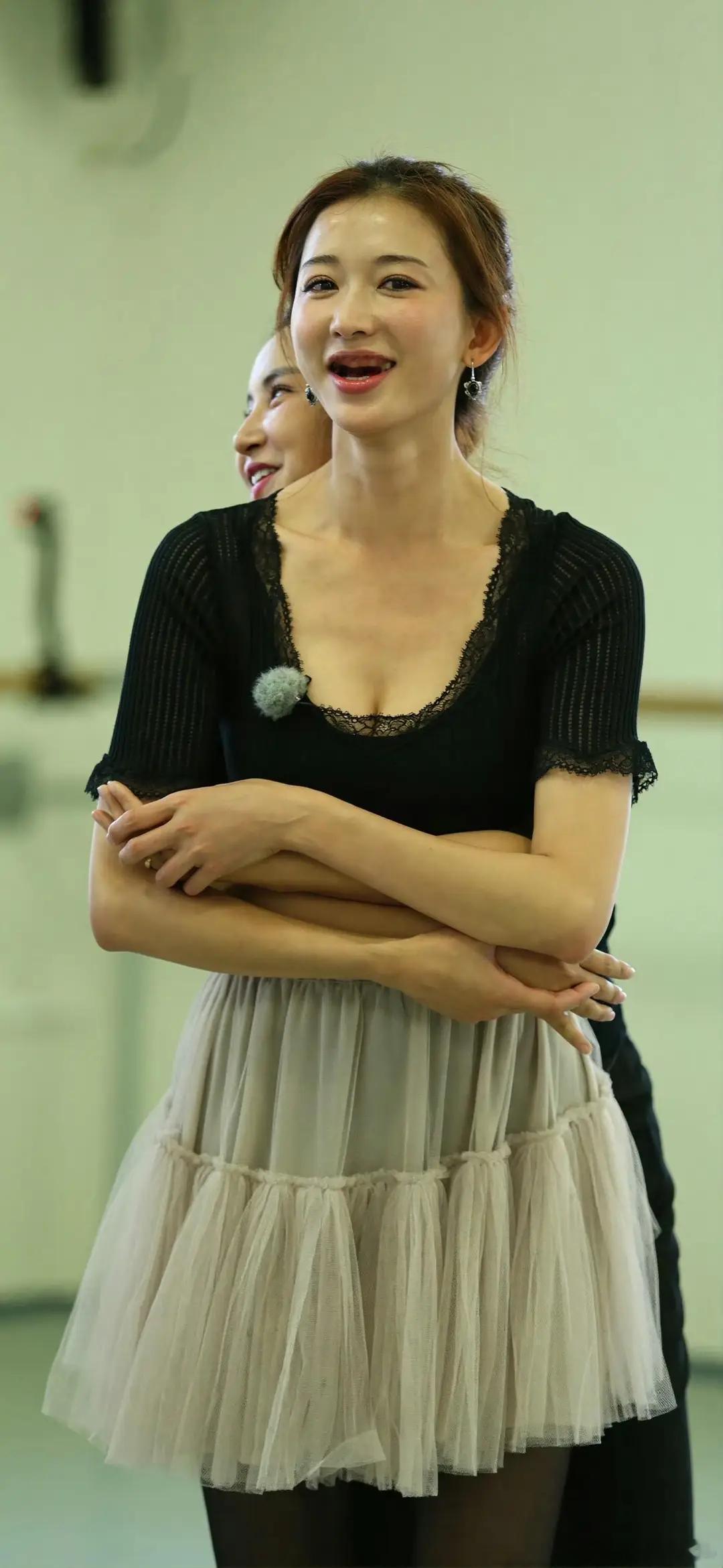 一代女神也老，感觉她嫁日本后，瞬间衰老了好多啊。当初她嫁大陆，它不香吗？唉！肥