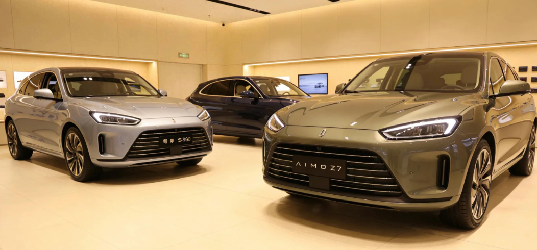 鸿蒙智行开年首秀：技术代际跃升，智能汽车赛道再定新标准