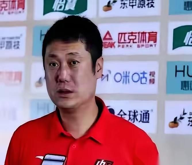去年世锦赛中国女排输给法国女排那一场比赛，最大的问题就是队员们没人能接起法国女排