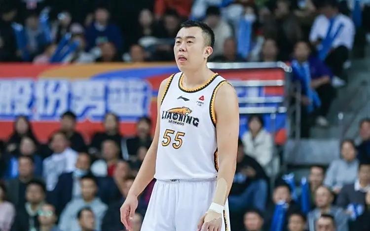 38岁韩德君，目前在家待业；35岁任骏飞，目前在家待业；35岁朱彦西，目