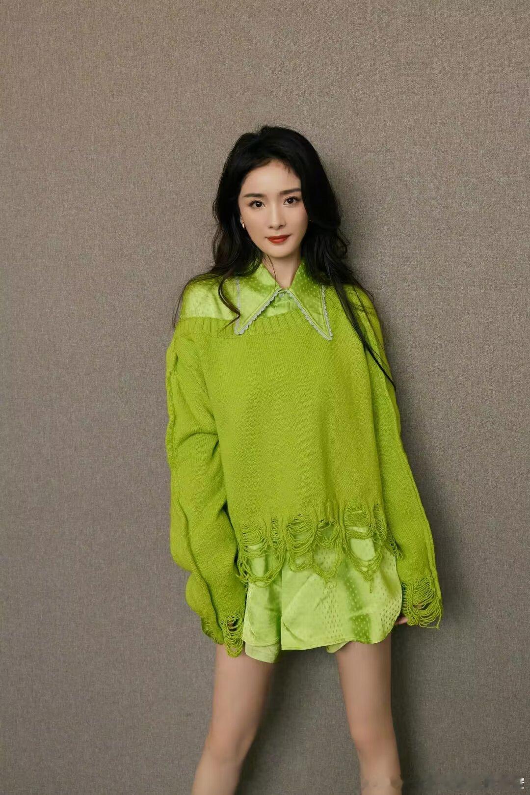 杨幂🦊杨幂背背佳全球首席品牌代言人希望天南地北的我们都万事顺意，我想去看
