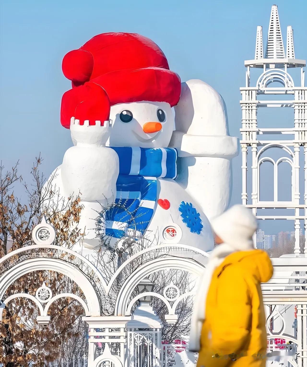 哈尔滨旅游火爆不是没道理。这两年它简直成了旅游顶流，“天时、地利、人和”全占了。
