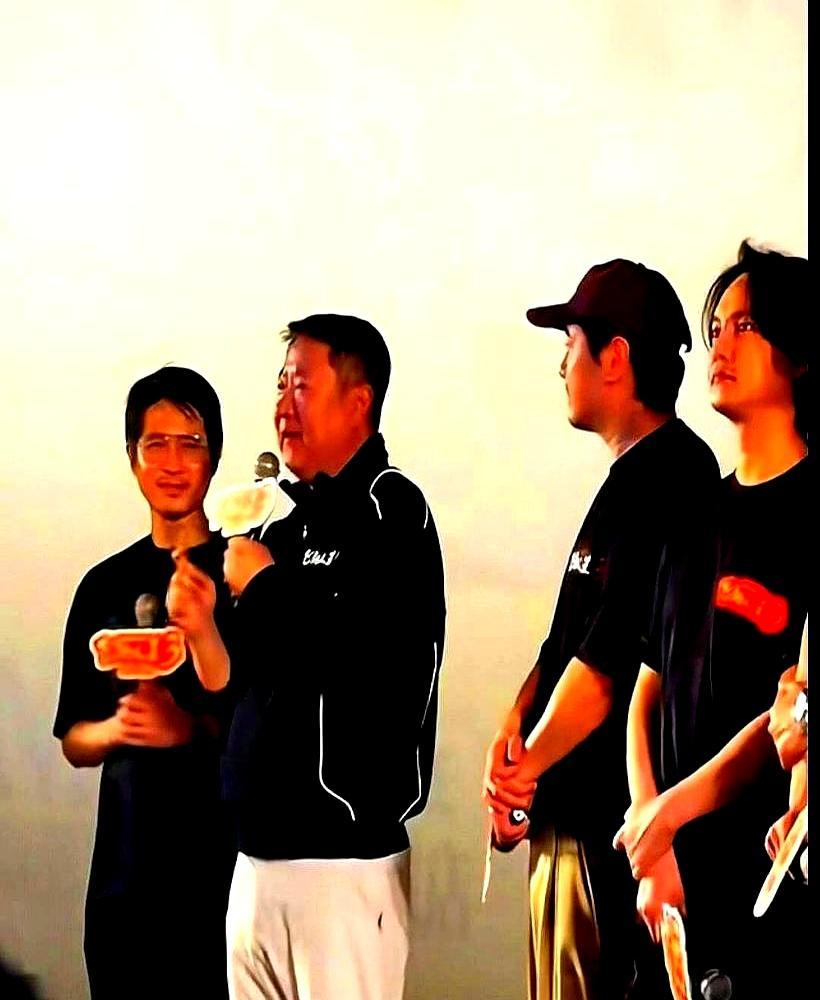 连亏二十六亿的影视大佬四处找钱，曾经的小弟直接拍出四千万无抵押借款单。朋友