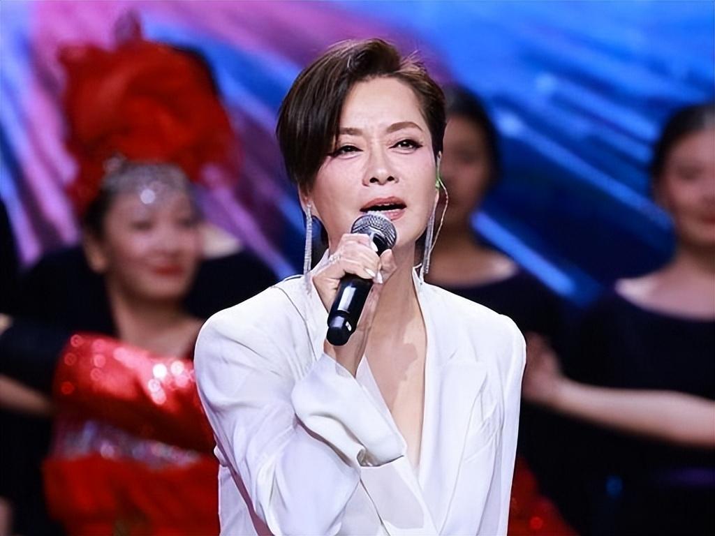 毛阿敏已经63岁了，5年前丈夫解直锟离世，女儿今年22岁，儿子也才20岁左右。把