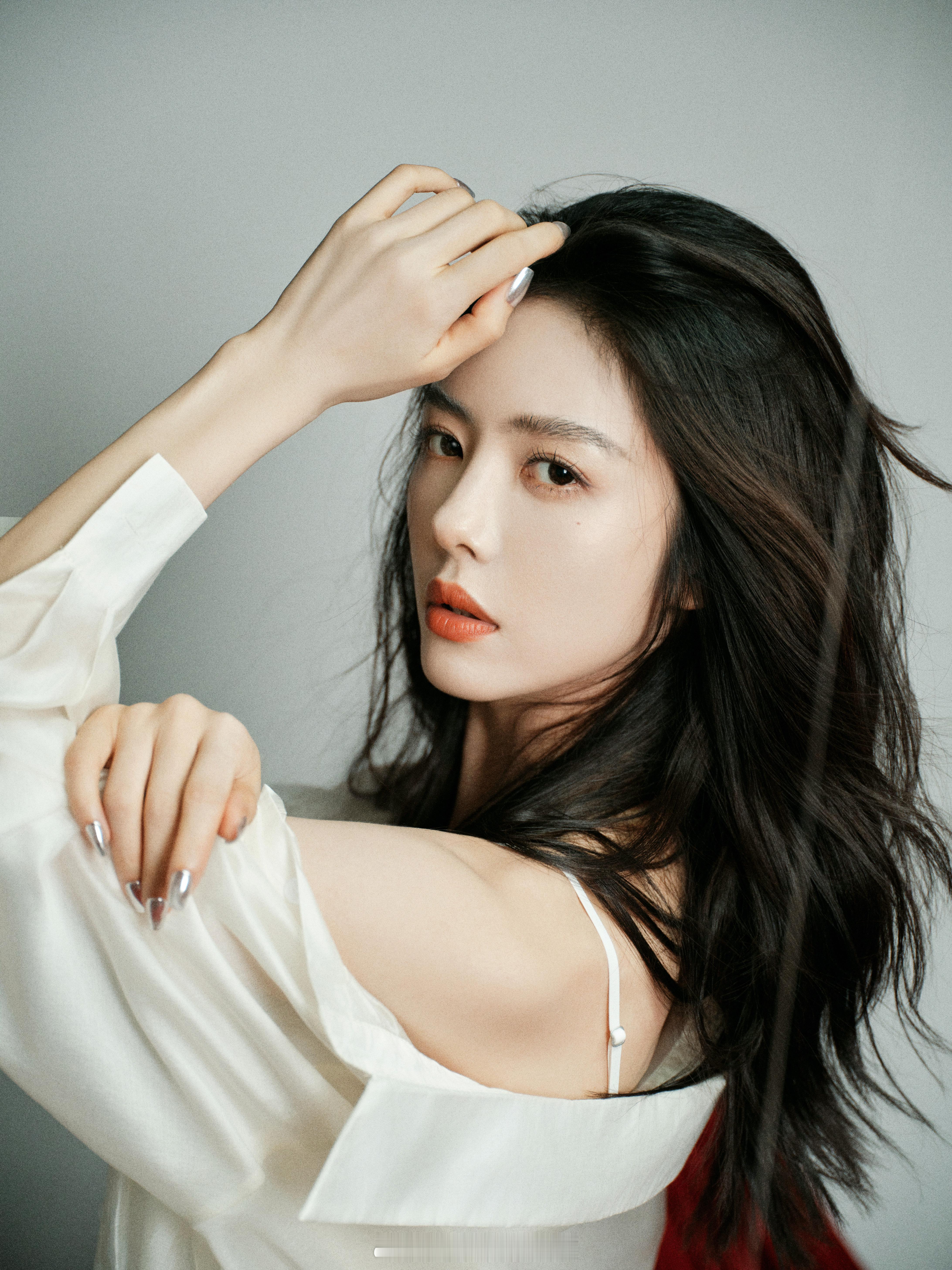 蔡文静白衣翩跹柔美姿态​​​
