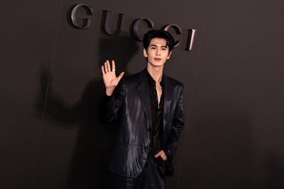 张凌赫一身皮衣穿搭出席Gucci2027早春度假系列时装秀帅帅的酷酷的，好迷