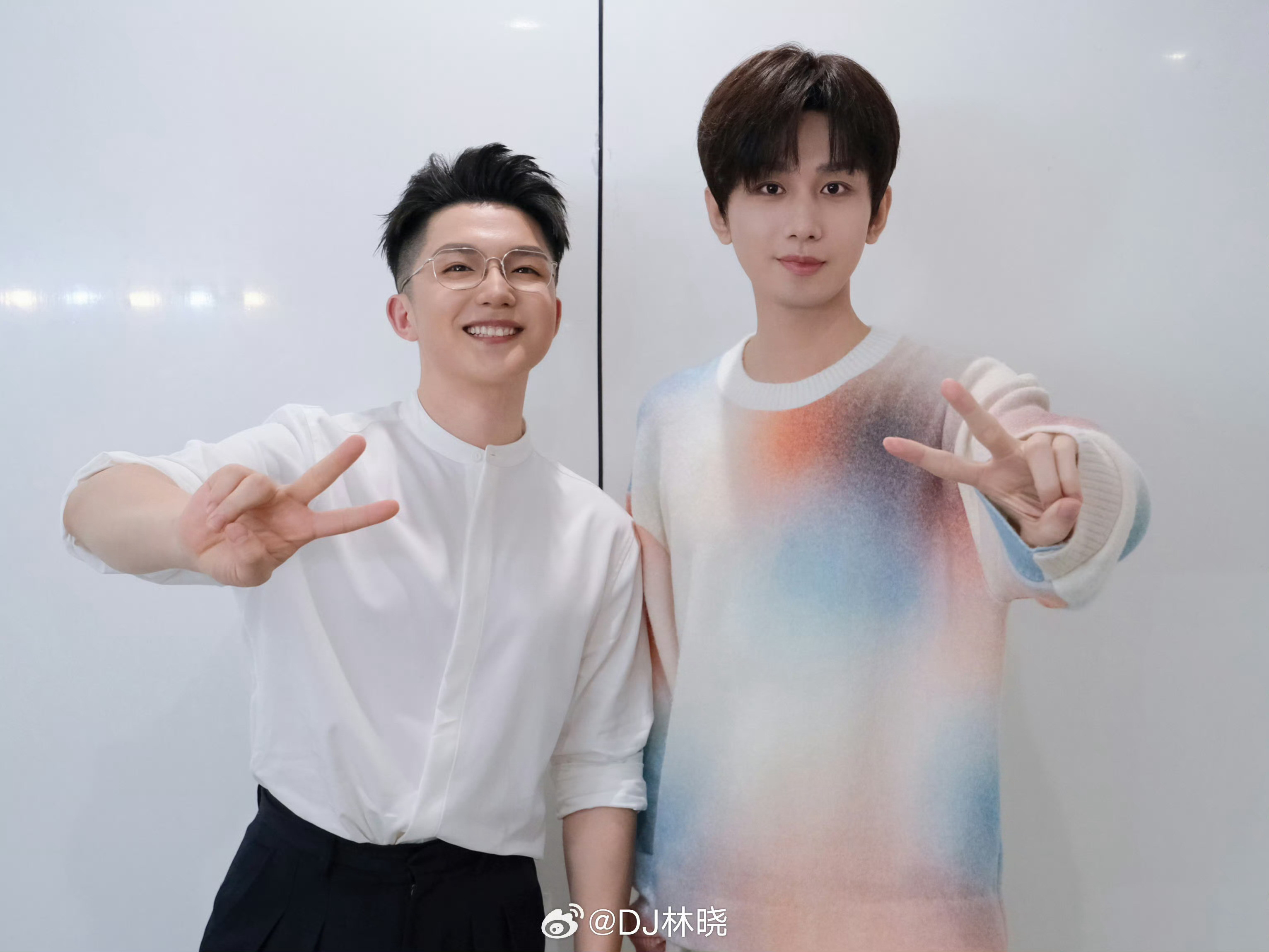 好羡慕啊！林晓和成毅合影好多啊！希望林晓和成毅以后合影更多更多，这样我们就能看到